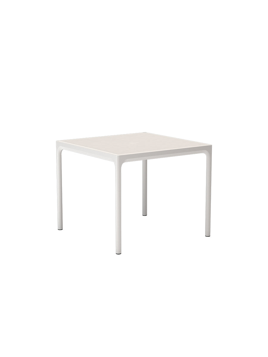 Four alubord 90 x 90 cm från Houe - Muted White - Jacobsen Plus