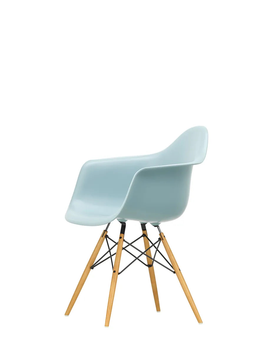 Eames Plastic Armchair DAW, lönnträ från Vitra - 11 - Jacobsen Plus