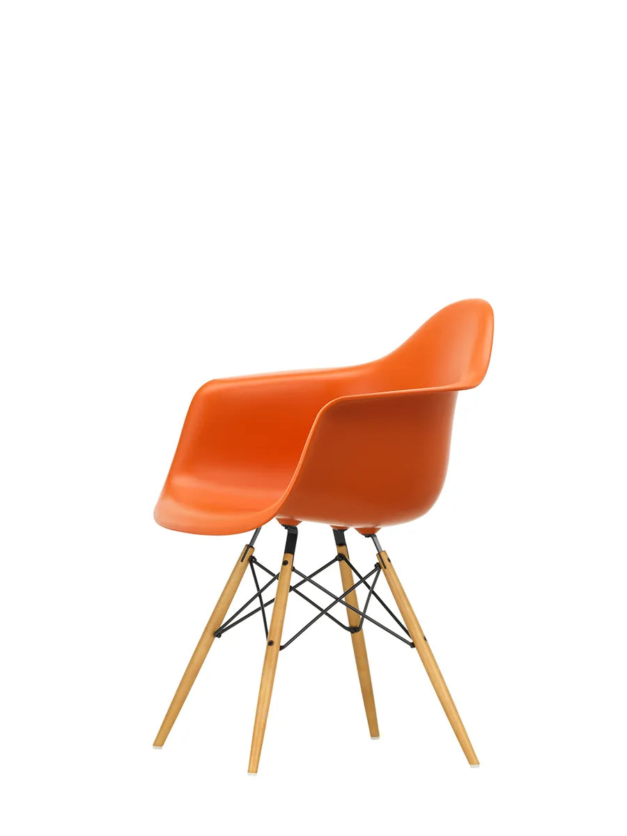 Eames Plastic Armchair DAW, lönnträ från Vitra - 12 - Jacobsen Plus