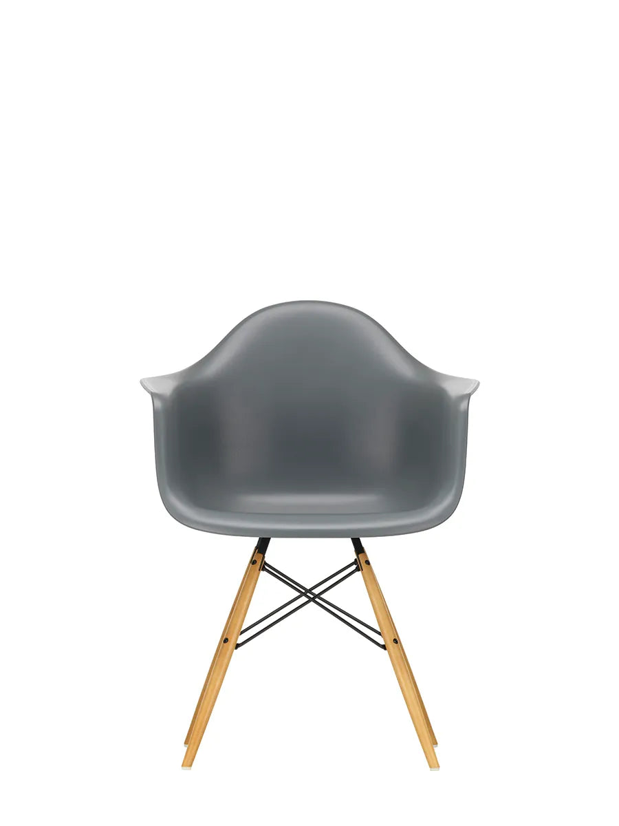 Eames Plastic Armchair DAW, lönnträ från Vitra - Granite grey - Jacobsen Plus