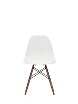 Eames Plastic Side Chair DSW, mörkbetsat lönnträ från Vitra - White - Jacobsen Plus