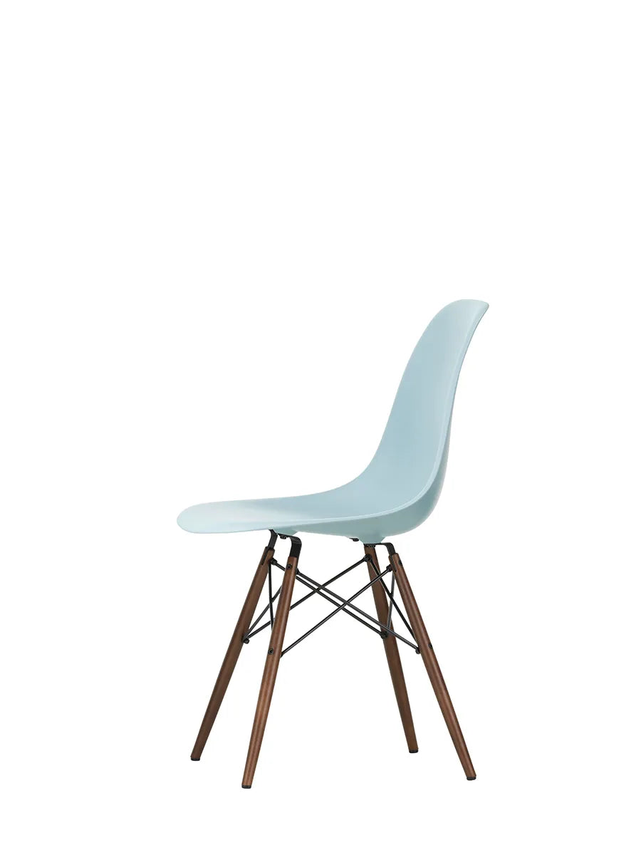 Eames Plastic Side Chair DSW, mörkbetsat lönnträ från Vitra - 13 - Jacobsen Plus