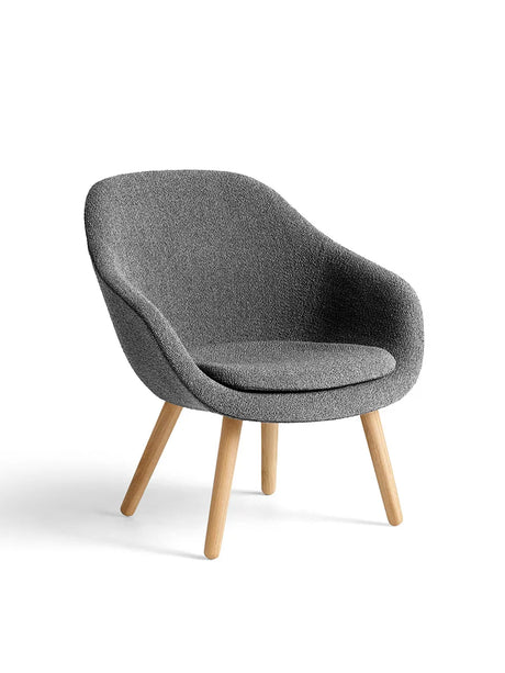 About a Lounge Chair låg AAL82 från Hay - Steelcut / Lackerad eg - Jacobsen Plus
