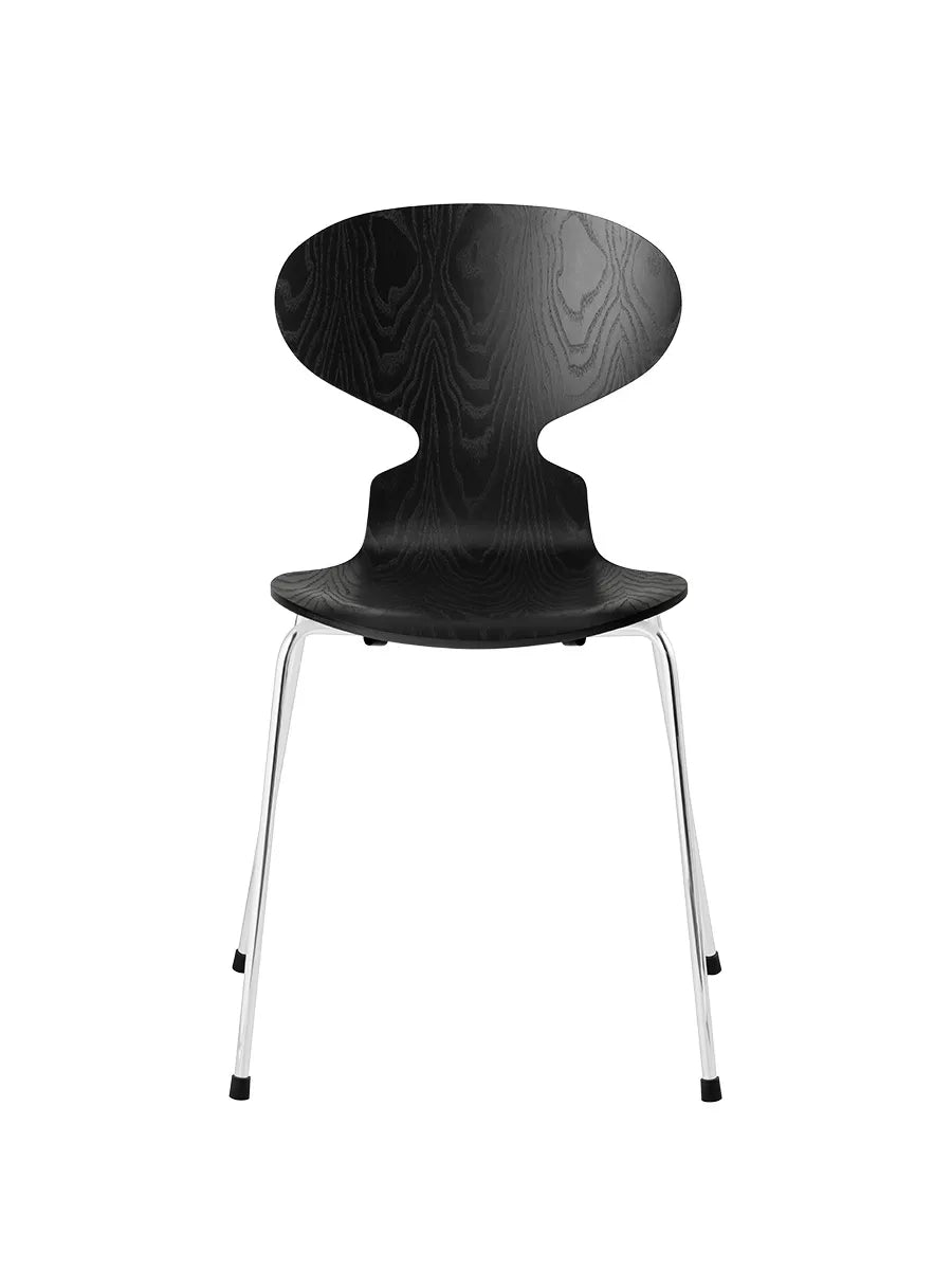 3101 Myren Stol i färgad ask av Arne Jacobsen