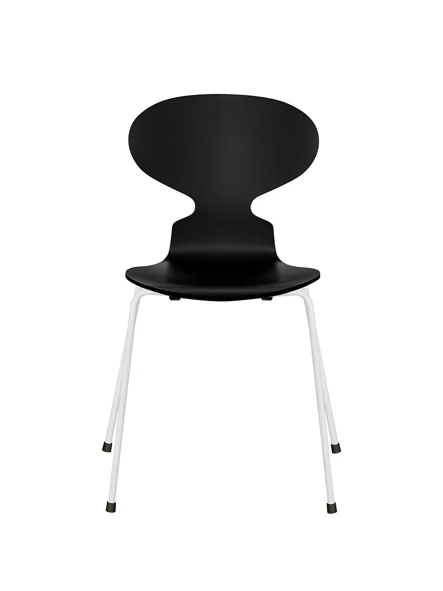 3101 Myren Stol lackad av Arne Jacobsen - Svart / Vit - Jacobsen Plus