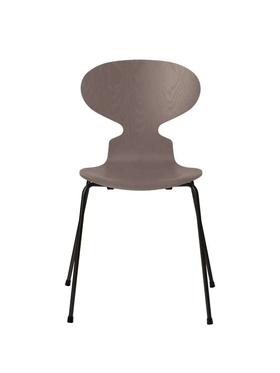 3101 Myren Stol i färgad ask av Arne Jacobsen - Deep Clay / Svart - Jacobsen Plus
