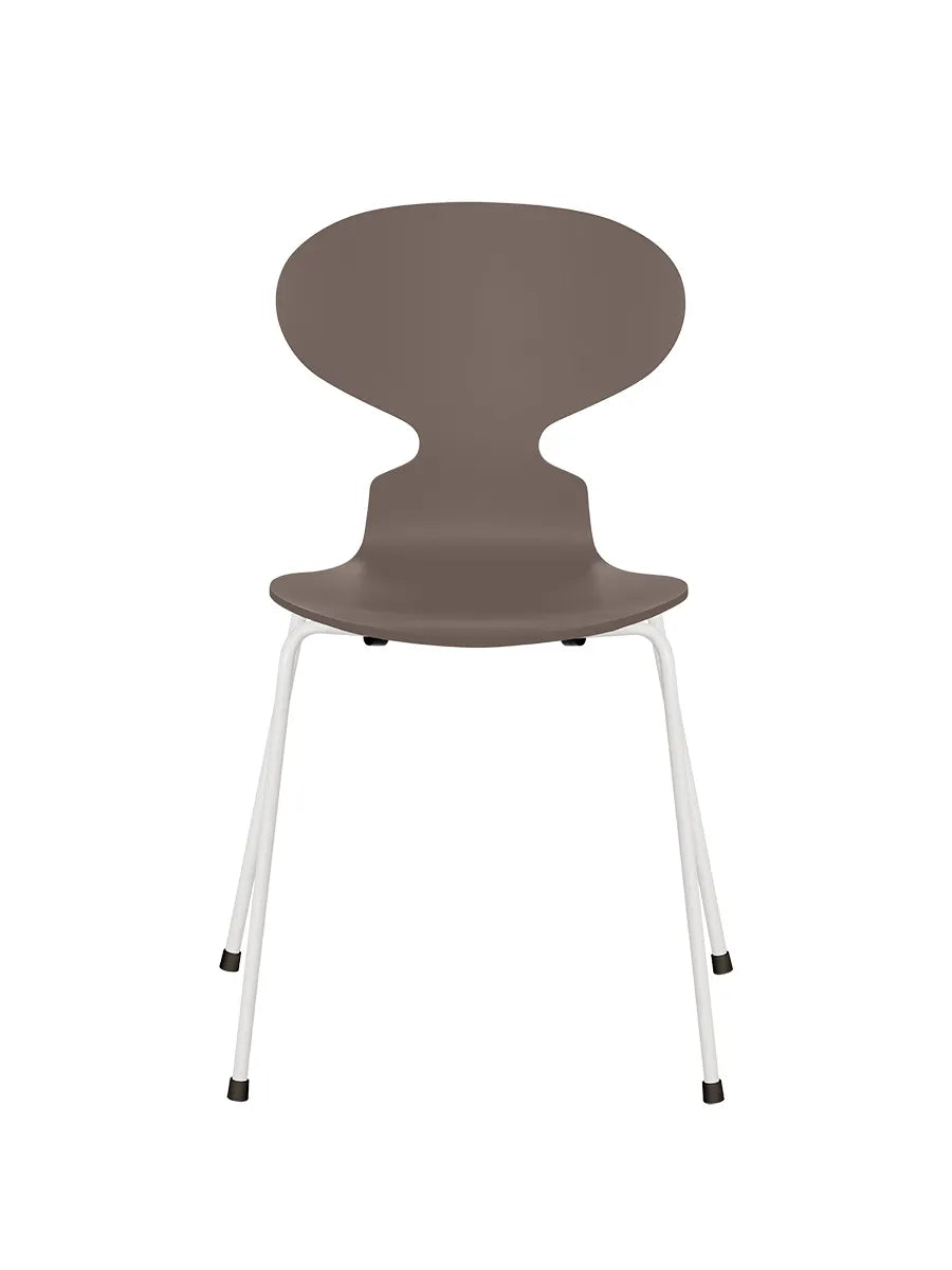 3101 Myren Stol lackad av Arne Jacobsen