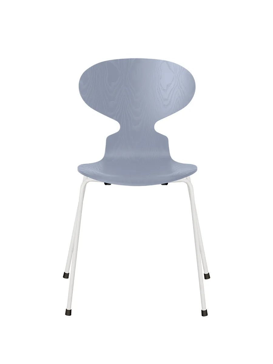 3101 Myren Stol i färgad ask av Arne Jacobsen - Lavender Blue / Vit - Jacobsen Plus