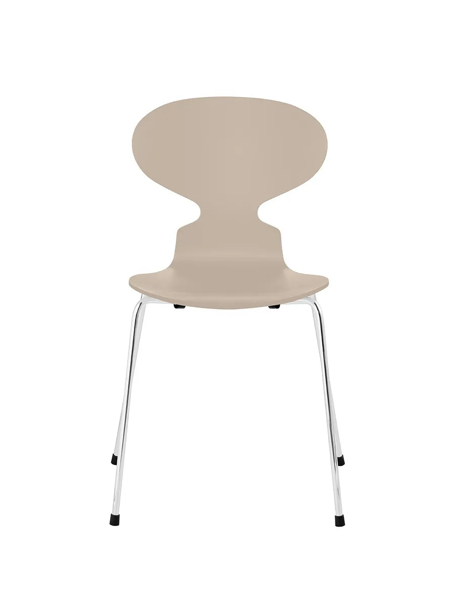 3101 Myren Stol lackad av Arne Jacobsen
