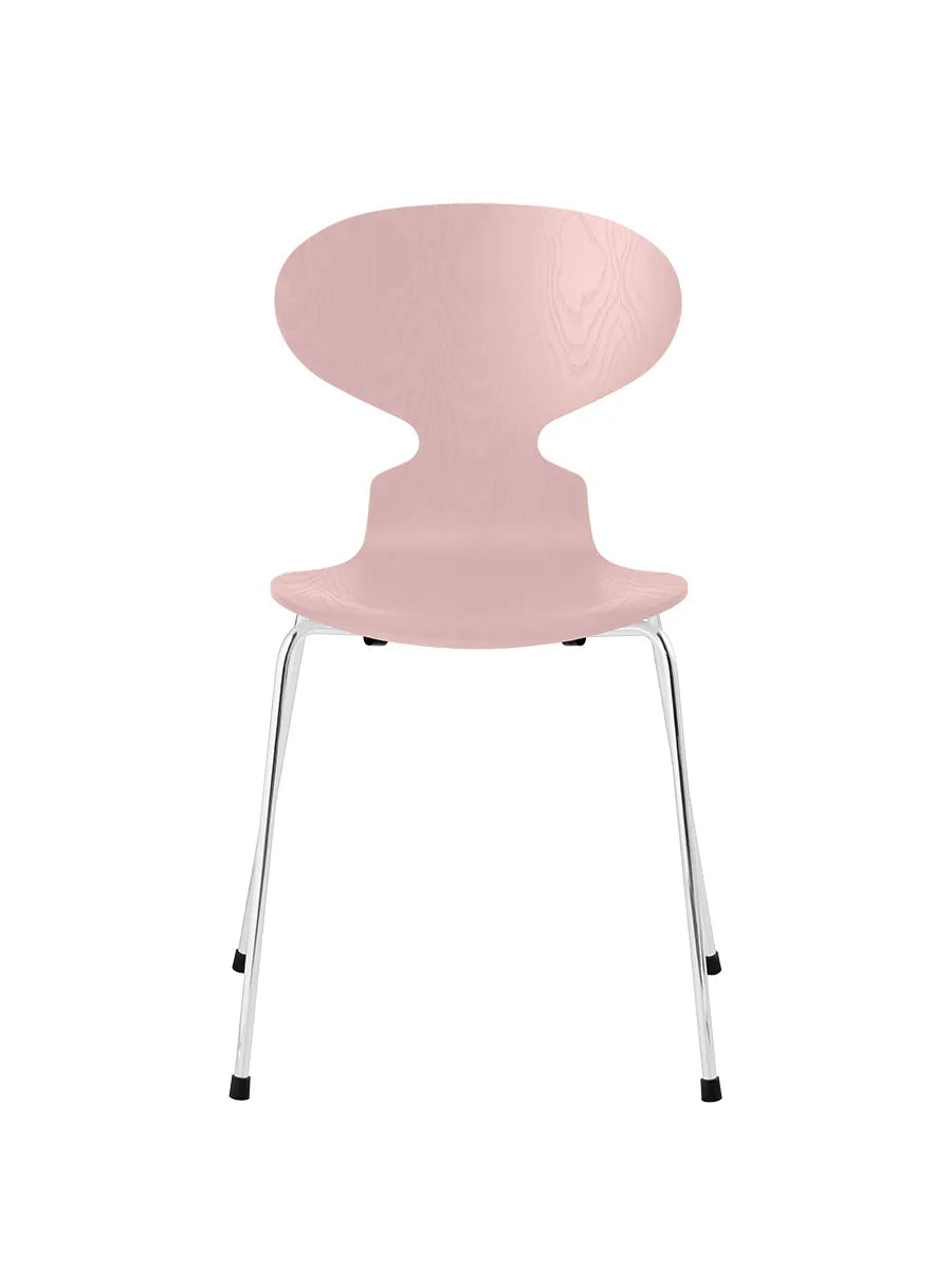 3101 Myren Stol i färgad ask av Arne Jacobsen