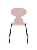 3101 Myren Stol lackad av Arne Jacobsen - Pale Rose / Svart - Jacobsen Plus