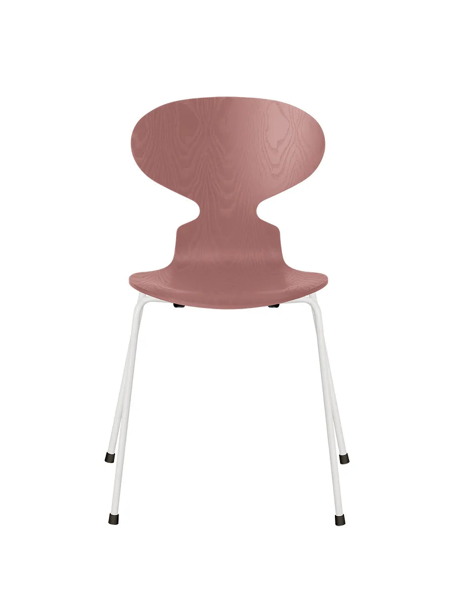 3101 Myren Stol i färgad ask av Arne Jacobsen