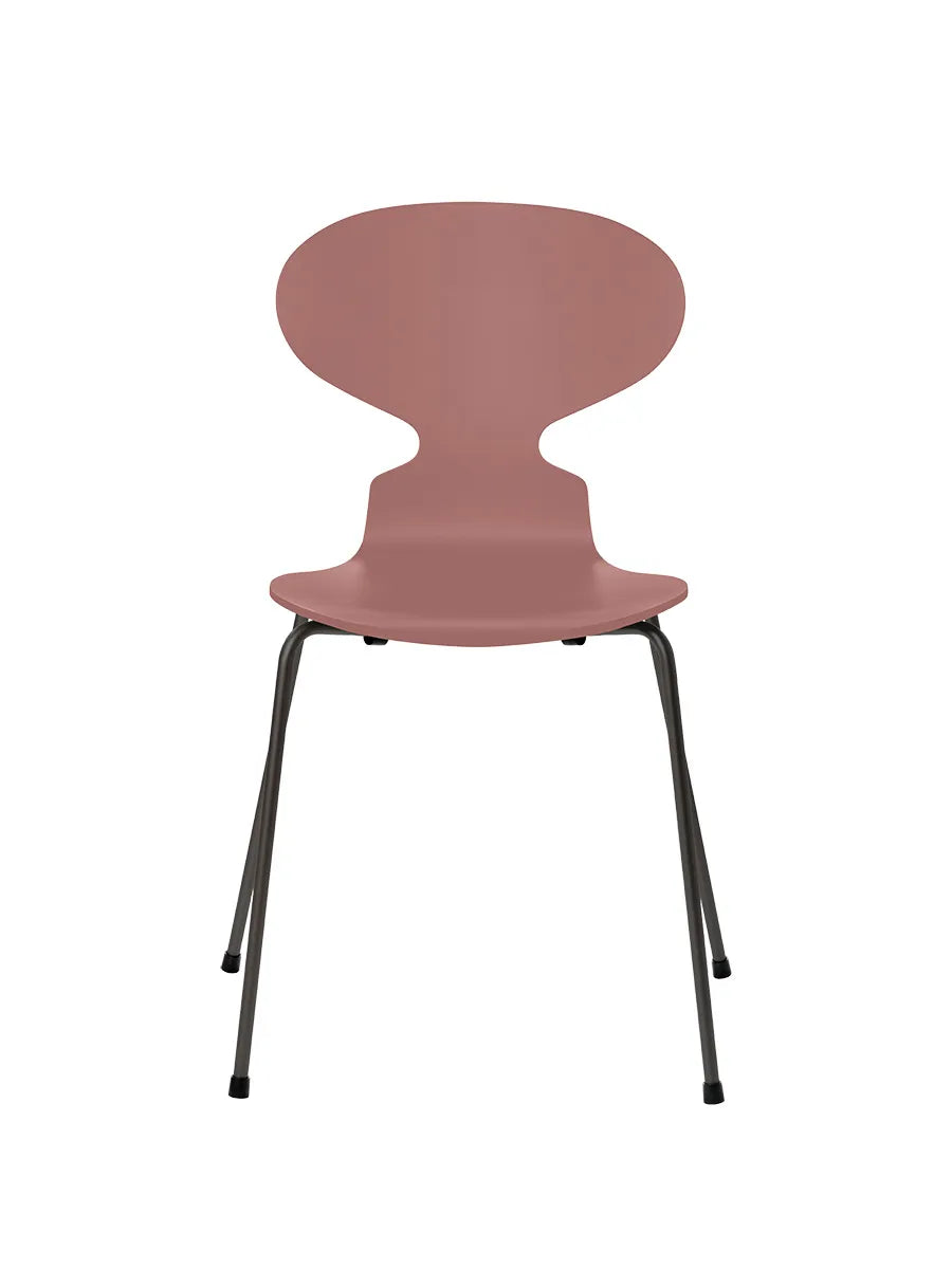 3101 Myren Stol lackad av Arne Jacobsen - Wild Rose / Warm Graphite - Jacobsen Plus