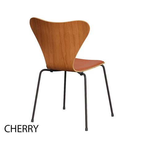 Fritz Hansen - 3107 Stol, naturfanér och frontklädd i Grace-läder - Bok - Svart læder - Krom stel - Jacobsen Plus