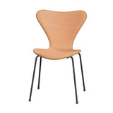 Fritz Hansen - 3107 Stol, naturfanér och frontklädd i Natur-läder - Ek - Warm Graphite stel - Jacobsen Plus