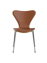 3107 Serie 7 Stol, frontstoppad av Arne Jacobsen - Klarlakeret eg (finér) / Valnöt Essential læder - Jacobsen Plus