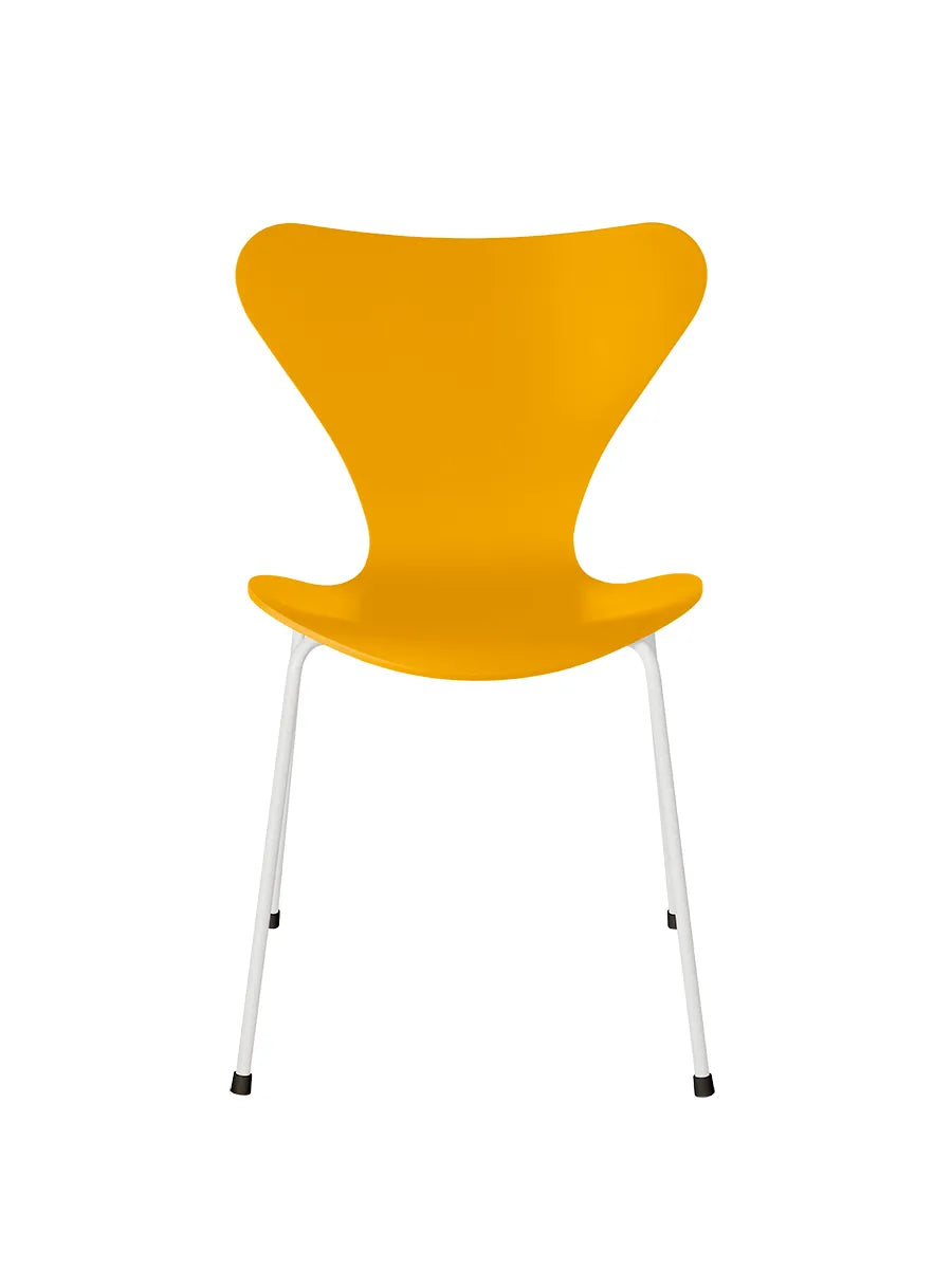 3107 Serie 7 Stol lackerad av Arne Jacobsen