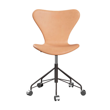 Fritz Hansen - 3117 kontorsstol, helklädd i naturfärgat läder - Krom stel - Jacobsen Plus