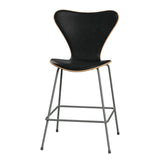 Fritz Hansen - 3187 låg barstol, naturfanér och frampolstrad i Grace läder - Bok - Svart læder - Silver Grey stel - Jacobsen Plus