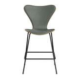Fritz Hansen - 3187 låg barstol, naturfanér och frampolstrad i Grace läder - Bok - Concrete Grey læder - Svart stel - Jacobsen Plus