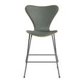 Fritz Hansen - 3187 låg barstol, naturfanér och frampolstrad i Grace läder - Bok - Concrete Grey læder - Silver Grey stel - Jacobsen Plus