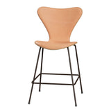 Fritz Hansen - 3187 låg barstol, naturfanér och frontklädd i Natur-läder - Bok - Brown Brons stel - Jacobsen Plus