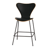 Fritz Hansen - 3187 låg barstol, naturfanér och frampolstrad i Grace läder - Kirsebær - Svart læder - Warm Graphite stel - Jacobsen Plus