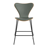 Fritz Hansen - 3187 låg barstol, naturfanér och frampolstrad i Grace läder - Kirsebær - Concrete Grey læder - Svart stel - Jacobsen Plus