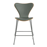 Fritz Hansen - 3187 låg barstol, naturfanér och frampolstrad i Grace läder - Kirsebær - Concrete Grey læder - Silver Grey stel - Jacobsen Plus