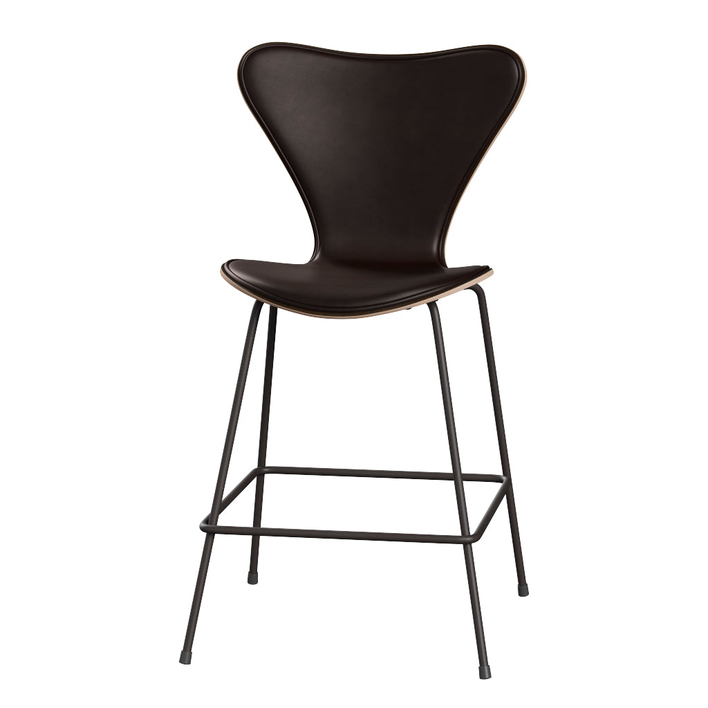 Fritz Hansen - 3187 låg barstol, naturfanér och frampolstrad i Grace läder - Mørkbejdset eg - Mørk brun læder - Warm Graphite stel - Jacobsen Plus