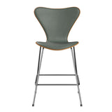 Fritz Hansen - 3187 låg barstol, naturfanér och frampolstrad i Grace läder - Elm - Concrete Grey læder - Krom stel - Jacobsen Plus