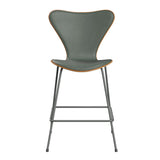 Fritz Hansen - 3187 låg barstol, naturfanér och frampolstrad i Grace läder - Elm - Concrete Grey læder - Silver Grey stel - Jacobsen Plus