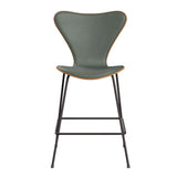 Fritz Hansen - 3187 låg barstol, naturfanér och frampolstrad i Grace läder - Elm - Concrete Grey læder - Warm Graphite stel - Jacobsen Plus