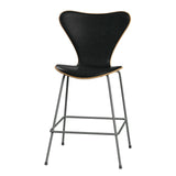 Fritz Hansen - 3187 låg barstol, naturfanér och frampolstrad i Grace läder - Ek - Svart læder - Silver Grey stel - Jacobsen Plus