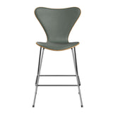 Fritz Hansen - 3187 låg barstol, naturfanér och frampolstrad i Grace läder - Ek - Concrete Grey læder - Krom stel - Jacobsen Plus
