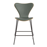 Fritz Hansen - 3187 låg barstol, naturfanér och frampolstrad i Grace läder - Ek - Concrete Grey læder - Warm Graphite stel - Jacobsen Plus
