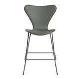 Fritz Hansen - 3187 låg barstol, naturfanér och frampolstrad i Grace läder - Valnöt - Concrete Grey læder - Silver Grey stel - Jacobsen Plus