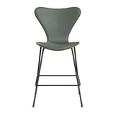 Fritz Hansen - 3187 låg barstol, naturfanér och frampolstrad i Grace läder - Valnöt - Concrete Grey læder - Warm Graphite stel - Jacobsen Plus