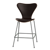 Fritz Hansen - 3187 låg barstol, naturfanér och frampolstrad i Grace läder - Valnöt - Mørk brun læder - Silver Grey stel - Jacobsen Plus