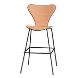 Fritz Hansen - 3197 hög barstol, naturfanér och frontklädd i Natur-läder - Mørkbejdset eg - Svart stel - Jacobsen Plus
