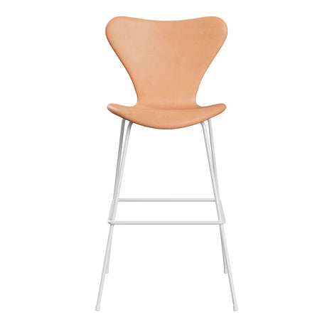 Fritz Hansen - 3197 hög barstol, helklädd i naturfärgat läder - Krom stel - Jacobsen Plus