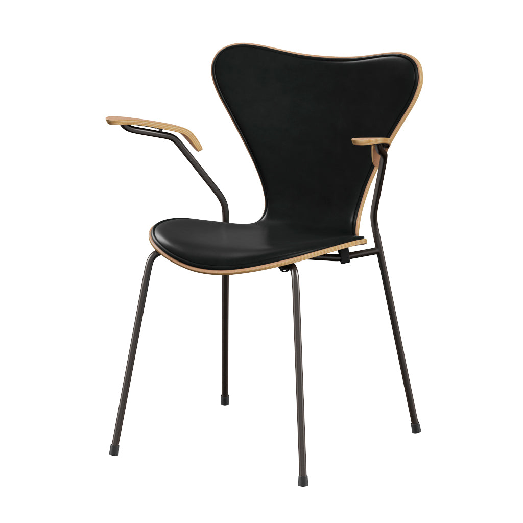 Fritz Hansen - 3207 Stol med armstöd, naturfanér och frontklädsel i Grace-läder - Bok - Svart læder - Brown Brons stel - Jacobsen Plus