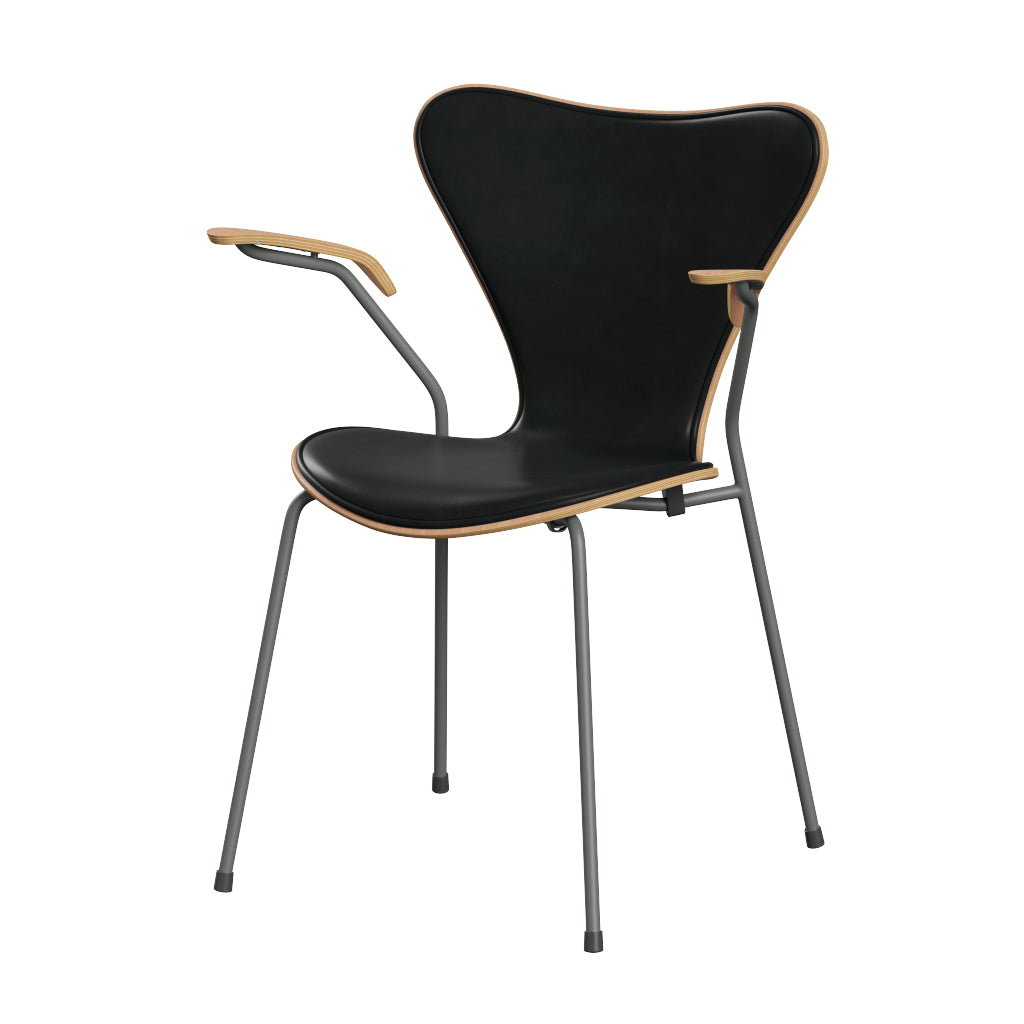 Fritz Hansen - 3207 Stol med armstöd, naturfanér och frontklädsel i Grace-läder - Bok - Svart læder - Silver Grey stel - Jacobsen Plus