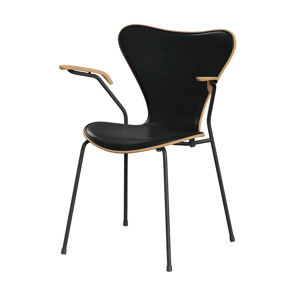 Fritz Hansen - 3207 Stol med armstöd, naturfanér och frontklädsel i Grace-läder - Bok - Svart læder - Warm Graphite stel - Jacobsen Plus
