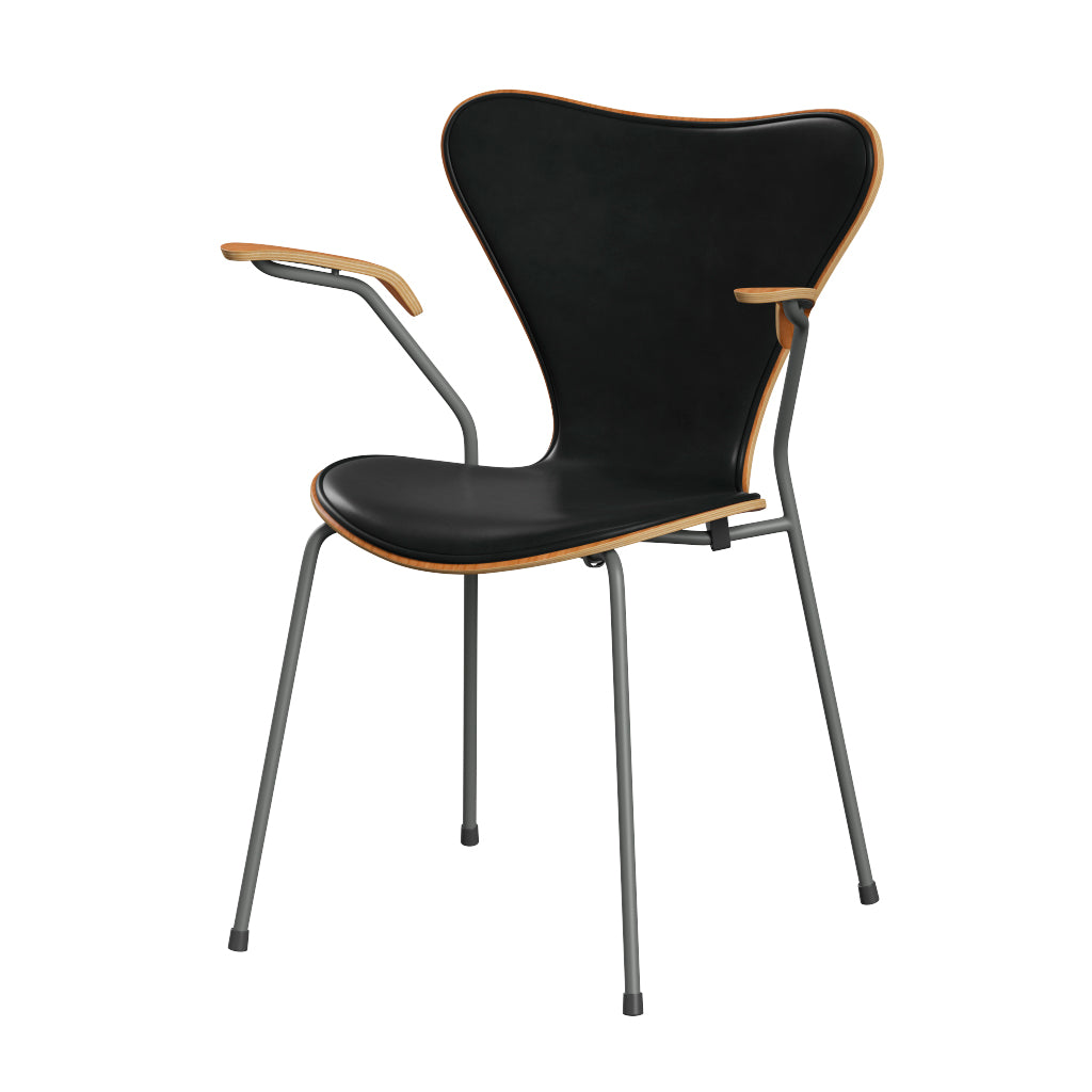 Fritz Hansen - 3207 Stol med armstöd, naturfanér och frontklädsel i Grace-läder - Kirsebær - Svart læder - Silver Grey stel - Jacobsen Plus