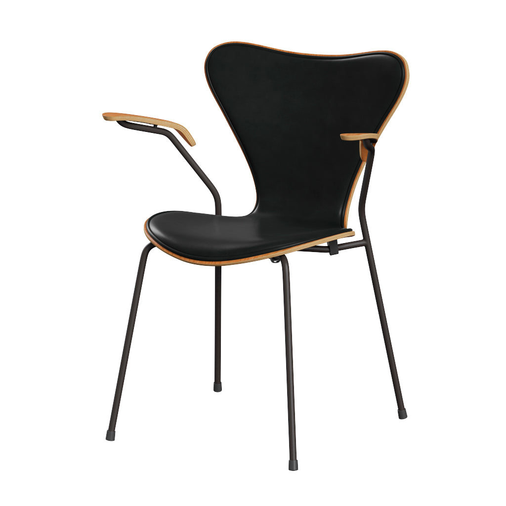 Fritz Hansen - 3207 Stol med armstöd, naturfanér och frontklädsel i Grace-läder - Kirsebær - Svart læder - Warm Graphite stel - Jacobsen Plus