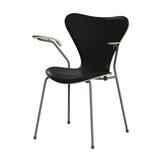 Fritz Hansen - 3207 Stol med armstöd, naturfanér och frontklädsel i Grace-läder - Mørkbejdset eg - Svart læder - Silver Grey stel - Jacobsen Plus