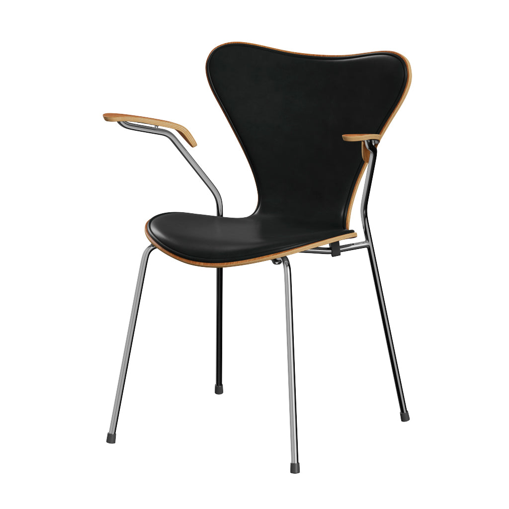 Fritz Hansen - 3207 Stol med armstöd, naturfanér och frontklädsel i Grace-läder - Elm - Svart læder - Krom stel - Jacobsen Plus