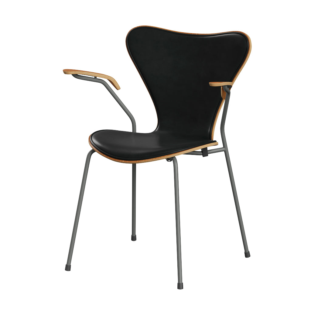 Fritz Hansen - 3207 Stol med armstöd, naturfanér och frontklädsel i Grace-läder - Elm - Svart læder - Silver Grey stel - Jacobsen Plus
