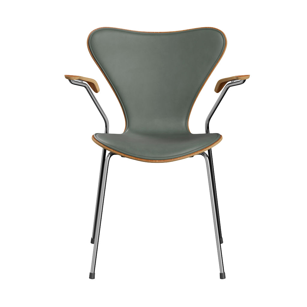 Fritz Hansen - 3207 Stol med armstöd, naturfanér och frontklädsel i Grace-läder - Elm - Concrete Grey læder - Krom stel - Jacobsen Plus